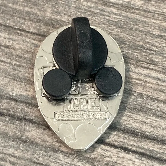 Disneys Marvel Spiderman Trading Pin - Picture 2 of 4